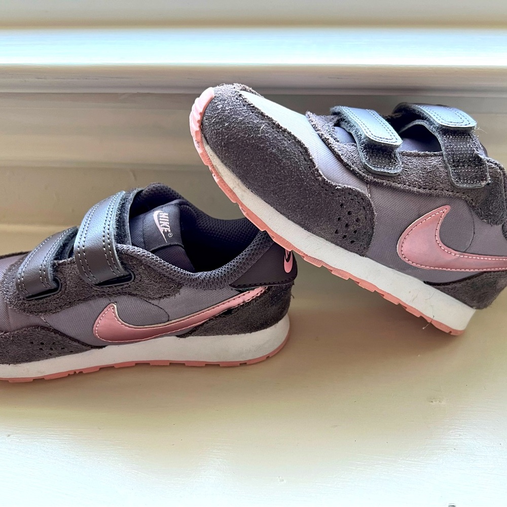 Girls toddler Nike shoes